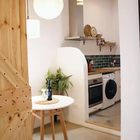 Cozy Townhouse With Patio Apartment *
