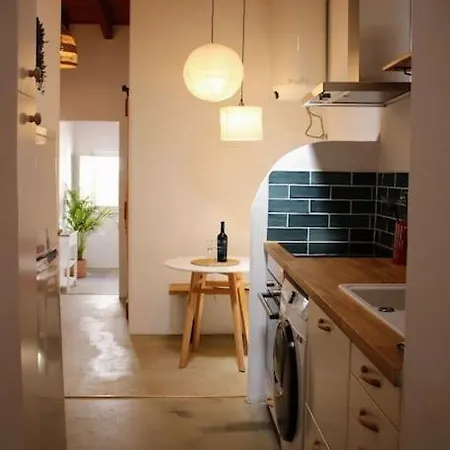Cozy Townhouse With Patio *